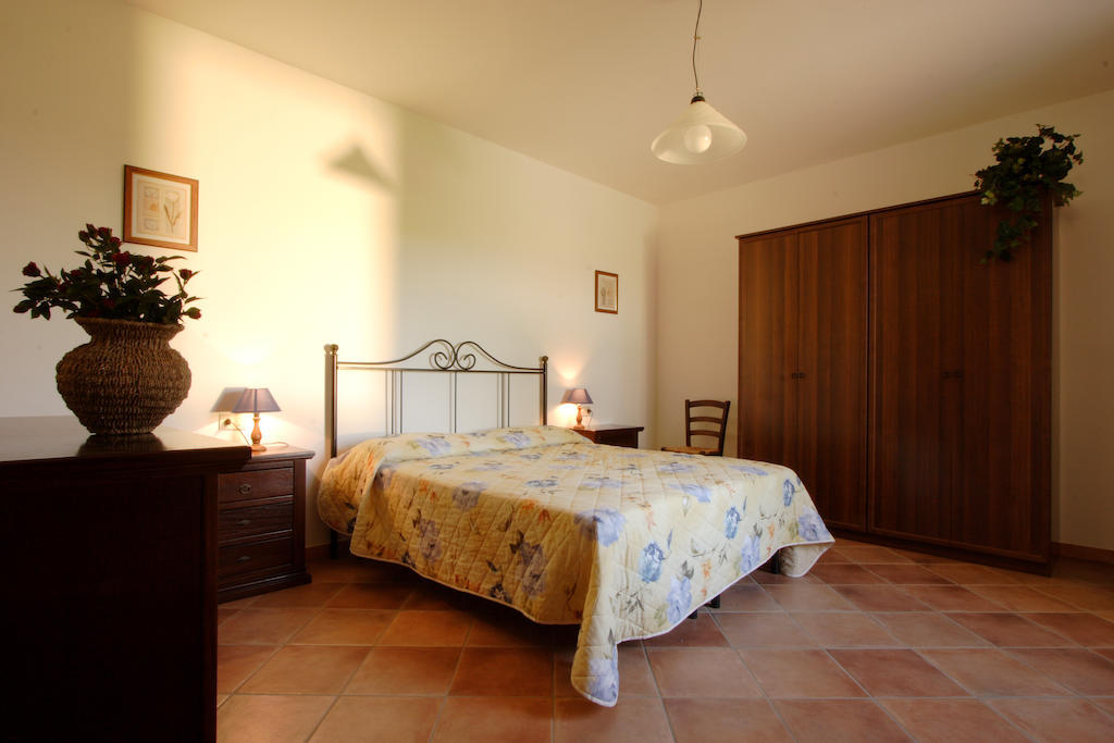 קסטנייטו קרדוצ'י Agriturismo Quattro Pini חדר תמונה