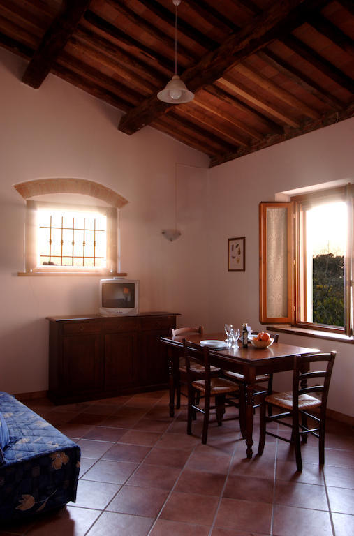 קסטנייטו קרדוצ'י Agriturismo Quattro Pini חדר תמונה