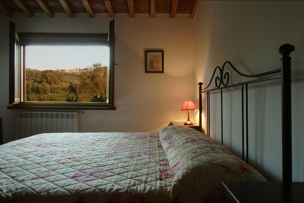 קסטנייטו קרדוצ'י Agriturismo Quattro Pini חדר תמונה