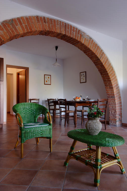 קסטנייטו קרדוצ'י Agriturismo Quattro Pini מראה חיצוני תמונה