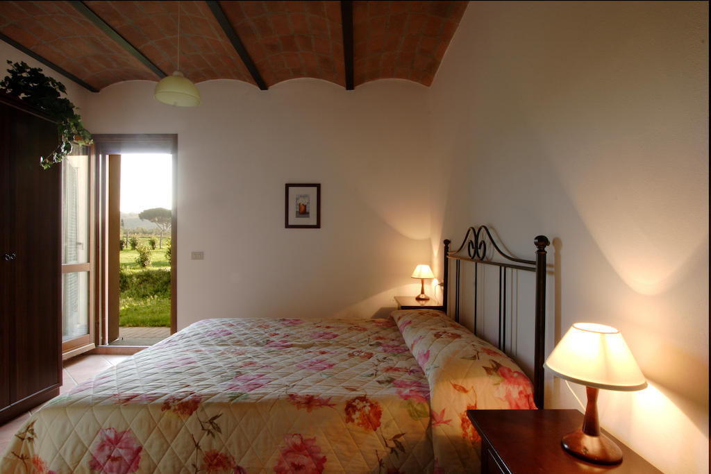 קסטנייטו קרדוצ'י Agriturismo Quattro Pini מראה חיצוני תמונה