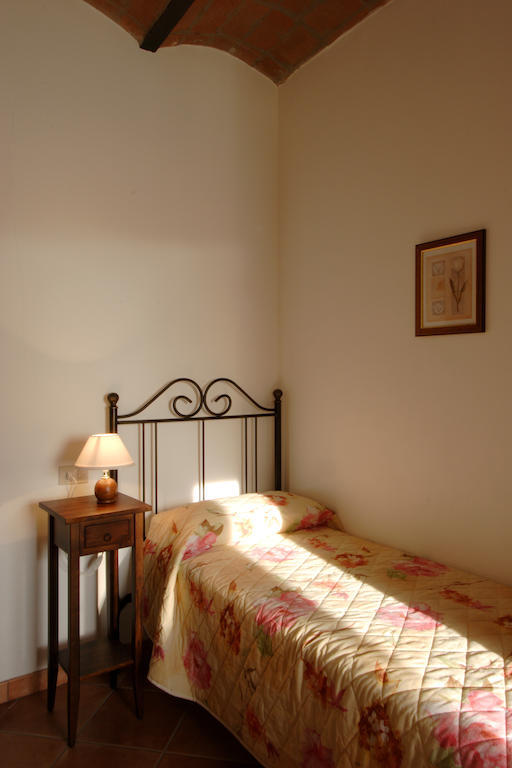 קסטנייטו קרדוצ'י Agriturismo Quattro Pini מראה חיצוני תמונה